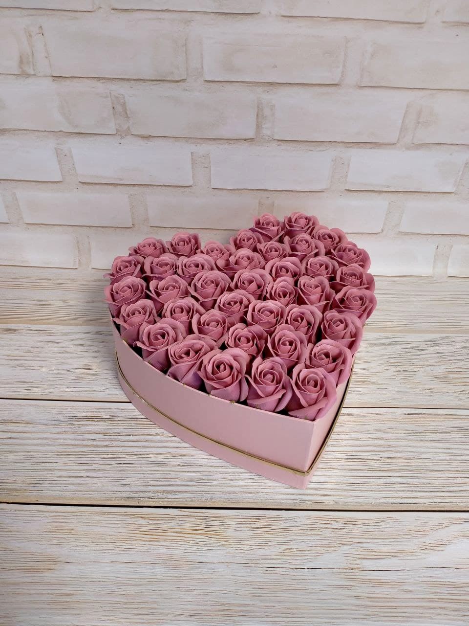 Подарочная коробка с мыльными розами, 39 роз, коробка в виде сердца
